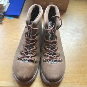 BOBS Brown suede boots